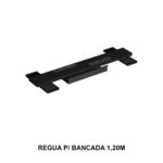 Régua preta para bancada com pontos de conexão Régua preta para bancada apresentada separadamente, com pontos de conexão, abas nas extremidades e suporte inferior.