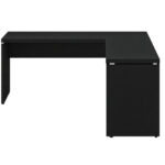 Mesa em L preta com auxiliar à direita em vista frontal Mesa em L preta com auxiliar à direita da imagem, pés painel e espaço livre sob os tampos, sem gaveteiro aparente.