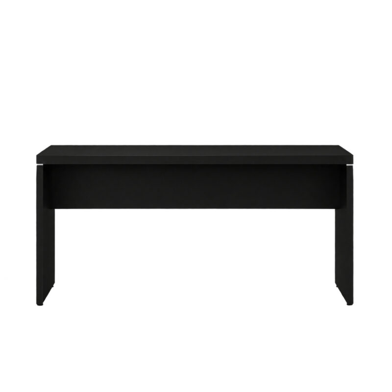 Vista frontal da mesa reta preta sem gavetas, com painel horizontal sob o tampo e espaço livre entre os apoios.