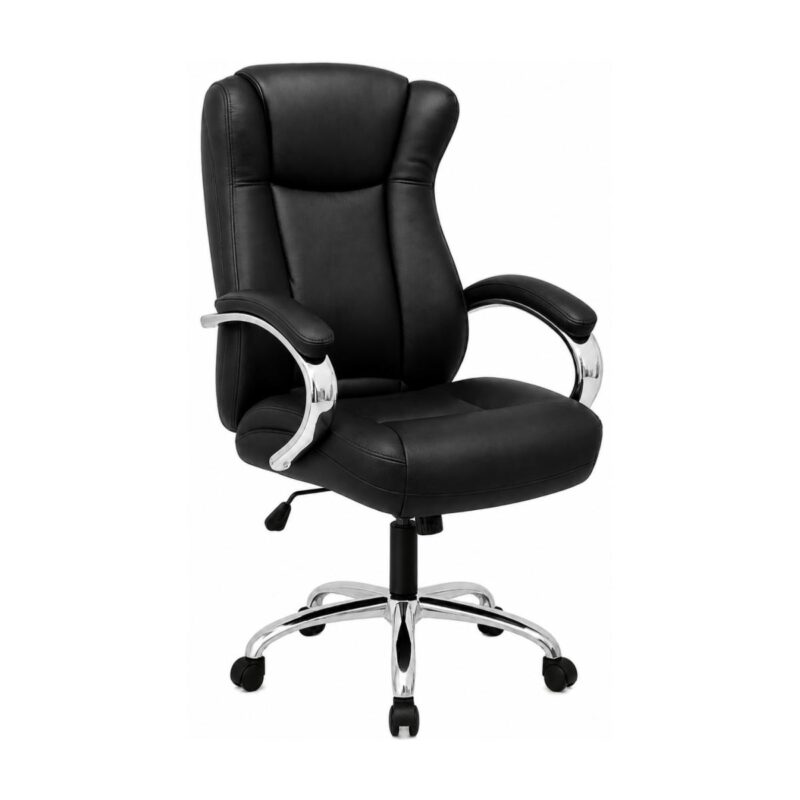 Cadeira Presidente BOSS Preta — Imagem Principal Cadeira Presidente BOSS preta com encosto alto, braços cromados estofados, assento Pillow Top e base giratória cromada.