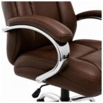Detalhe comercial do assento Pillow Top marrom da Cadeira Presidente BOSS com espuma injetada.