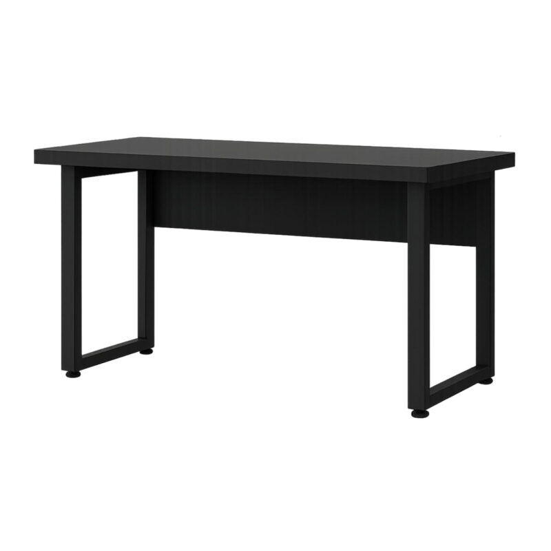 Mesa preta individual vista em perspectiva, com painel inferior e pés metálicos retangulares, sem divisória ou gaveteiro visível.