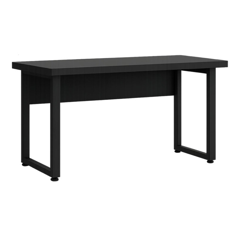 Mesa preta em perspectiva, sem gaveteiro visível, com painel inferior e dois pés metálicos em formato de quadro.