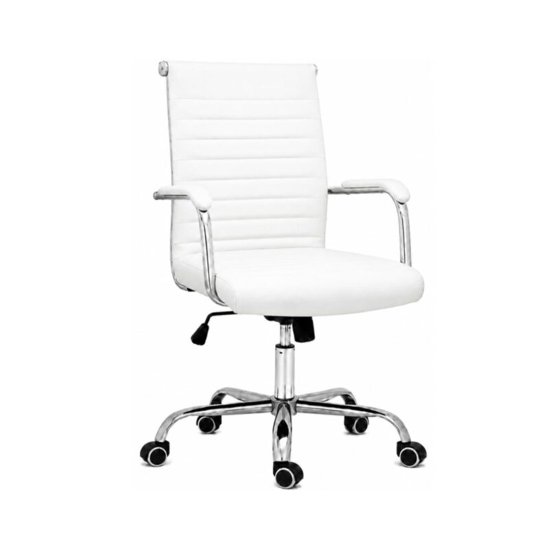 Cadeira Diretor LONDON Giratória Branca em Três Quartos Cadeira Diretor LONDON Giratória branca em vista frontal inclinada, com corino branco, braços cromados e base com rodízios.