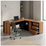 Móveis para Escritório Mesa Escritório PRESIDENTE c/ Armário Pedestal - 1,82x1,80m - WORK START - NOGAL SEVILHA/PRETO - 20602