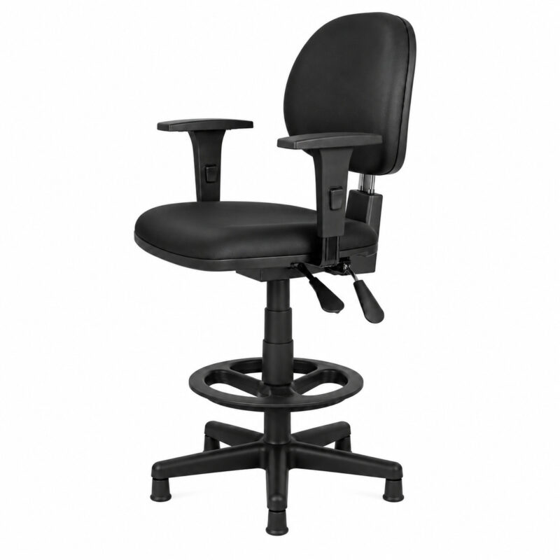 Cadeira caixa executiva lisa Back System com braços reguláveis preta em perspectiva frontal oposta
