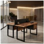 Móveis para Escritório Estação de Trabalho Dupla 1,20x1,35m 02 Lugares c/ Gavetas c/ ponto de tomada PÉ QUADRO - Cor Nogal Sevilha - 63097