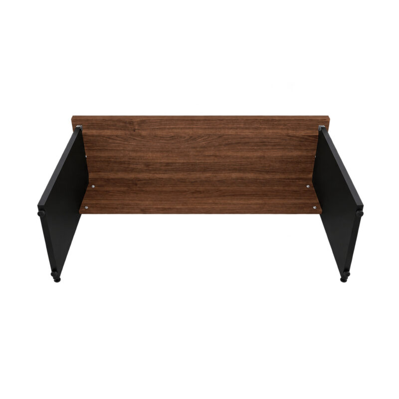 Vista inferior da mesa louro e preto, mostrando a face abaixo do tampo, os painéis laterais e pontos de fixação.