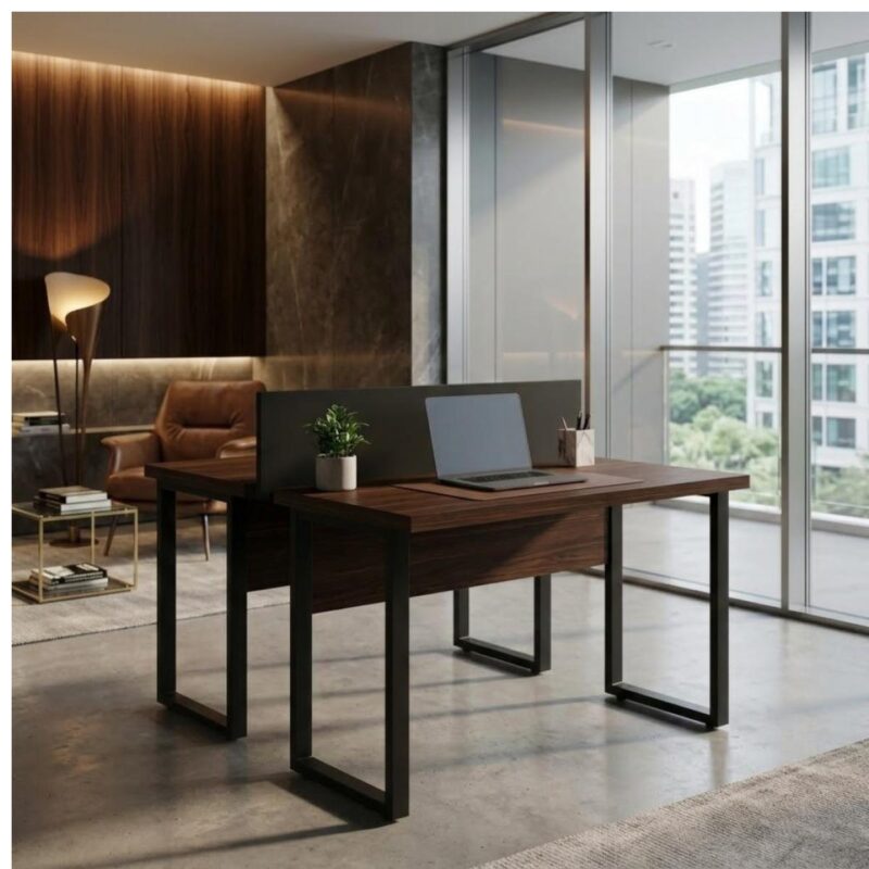 Móveis para Escritório Mesa Estação de Trabalho Dupla 1,50x1,35m 2 Lugares c/ Gavetas c/ ponto de tomada PÉ QUADRO - WORKSTART - MARSALA/PRETO