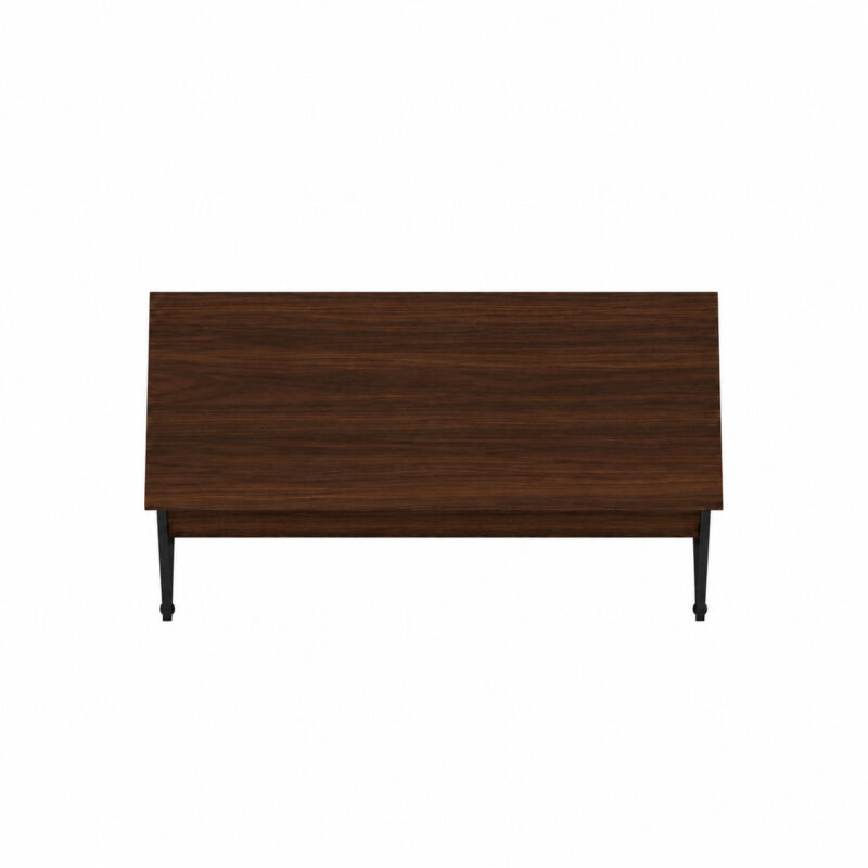 Vista superior da mesa com tampo retangular amadeirado em louro e pequenas partes dos apoios pretos visíveis abaixo.