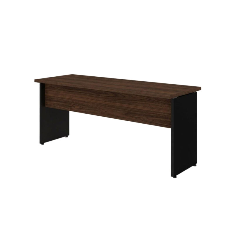 Mesa louro e preto vista por trás, com apoio lateral direito em destaque e painel horizontal amadeirado.