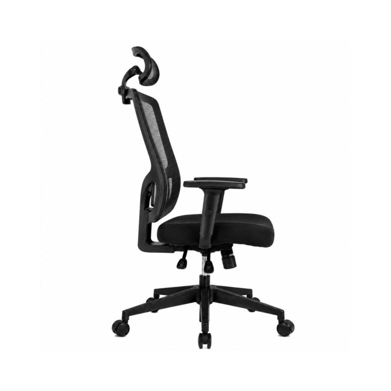 Cadeira presidente ergonômica preta em perfil lateral, mostrando apoio de cabeça, encosto curvo e assento com 48 cm de profundidade.