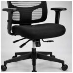 Close-up da fixação entre o encosto e o mecanismo Back System da cadeira presidente ergonômica.