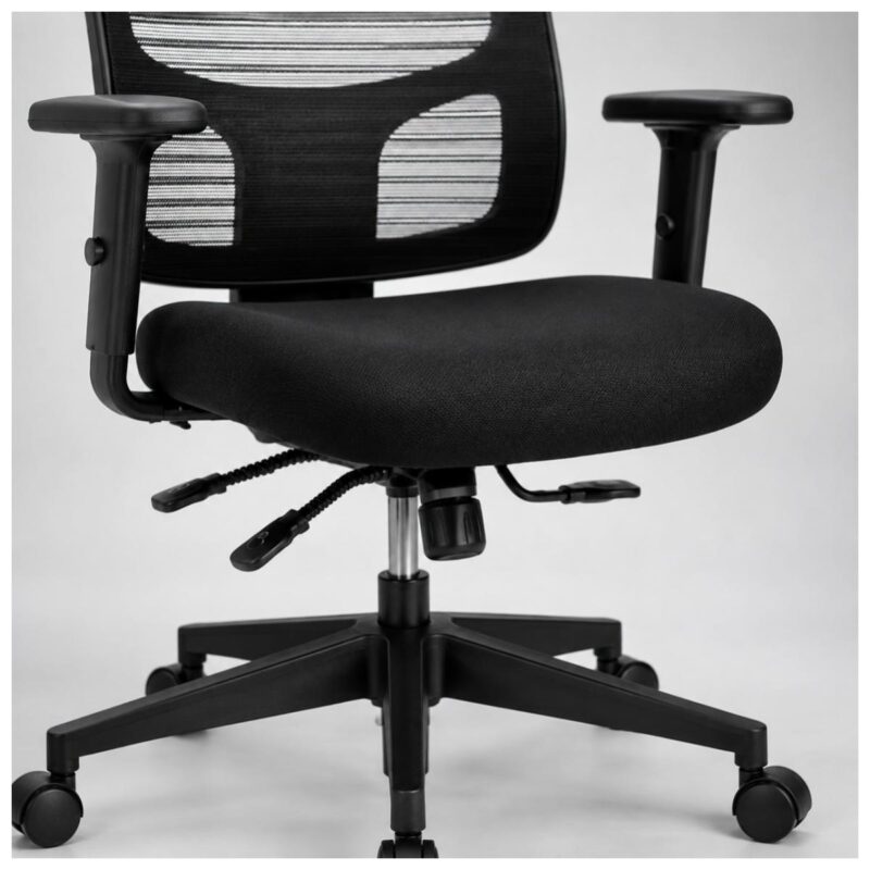 Close-up da fixação entre o encosto e o mecanismo Back System da cadeira presidente ergonômica.