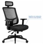 Imagem técnica da base em nylon com cinco pontas e rodízios reforçados da cadeira presidente ergonômica.