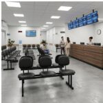 Longarina Estofada 3 Lugares Preta para Recepção 1,50m