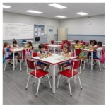Conjunto Escolar Coletivo 6 a 10 anos com Mesa Quadrada e 4 Lugares