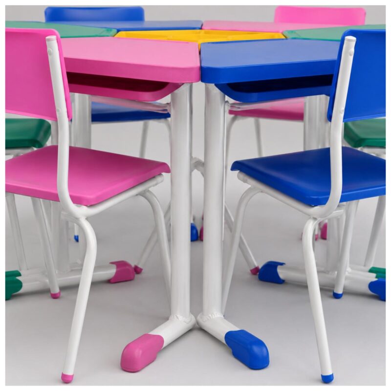 Conjunto Escolar Modular Juvenil com 6 Lugares e Mesas Trapezoidais