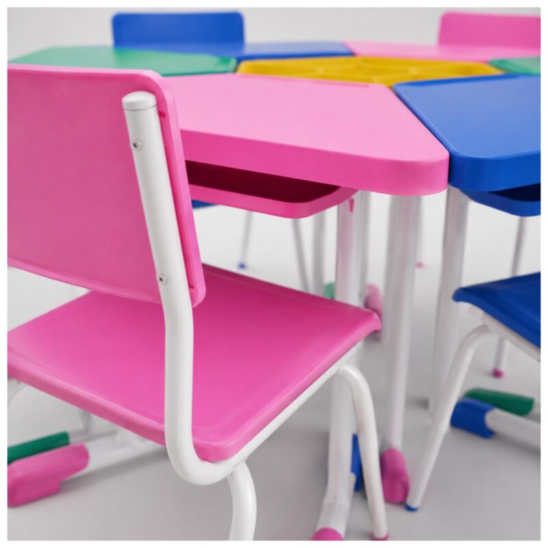 Conjunto Escolar Modular Juvenil com 6 Lugares e Mesas Trapezoidais