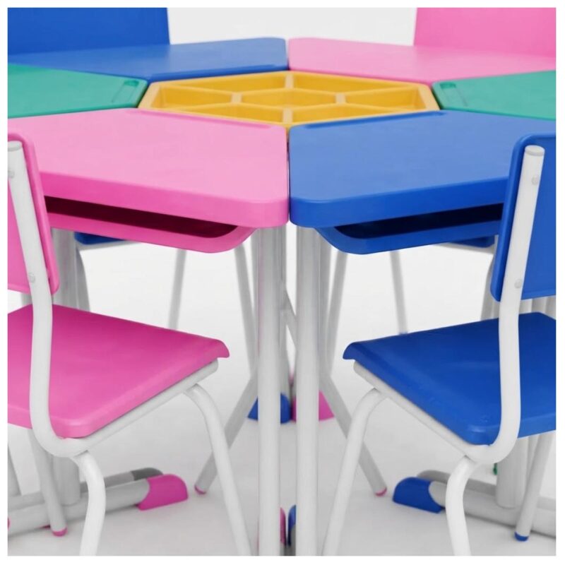 Conjunto Escolar Modular Juvenil com 6 Lugares e Mesas Trapezoidais