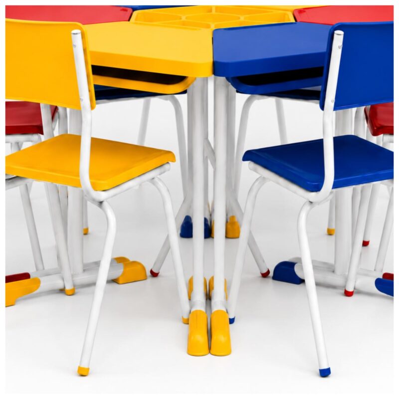 Conjunto Escolar Modular Juvenil com 6 Lugares e Mesas Trapezoidais