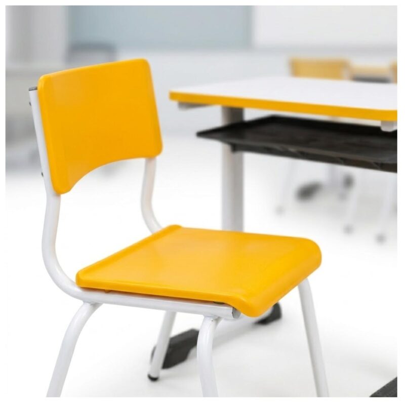 Conjunto Escolar Amarelo com Mesa e Cadeira 03 a 06 Anos