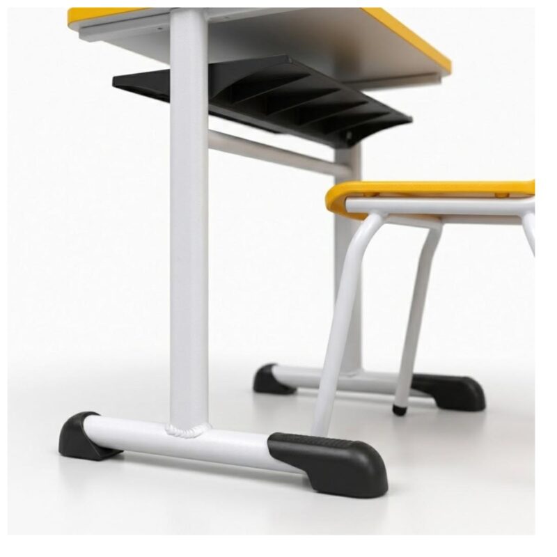 Conjunto Escolar Amarelo com Mesa e Cadeira 03 a 06 Anos