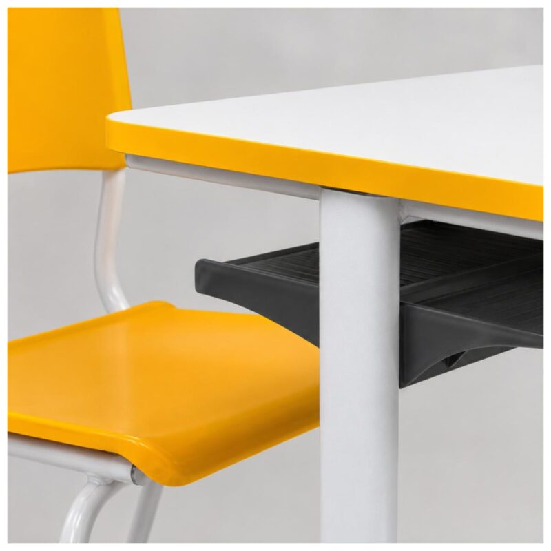Conjunto Escolar Amarelo com Mesa e Cadeira 03 a 06 Anos