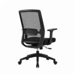 Cadeira de Escritório Ergonômica Vitalis em visão traseira de 45 graus, mostrando encosto, estrutura, base e rodízios.