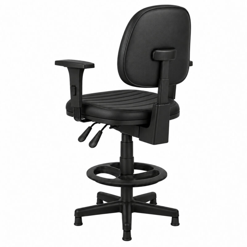 Cadeira caixa ergonômica costurada com mecanismo Back System, braços e apoio para os pés, vista traseira direita.