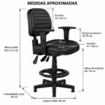 Imagem técnica da cadeira caixa ergonômica NR-17 costurada com medidas aproximadas de altura, largura, profundidade, assento e encosto.