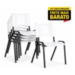 Kit com 5 cadeiras fixas brancas empilháveis, com quatro unidades agrupadas e uma cadeira em destaque frontal.
